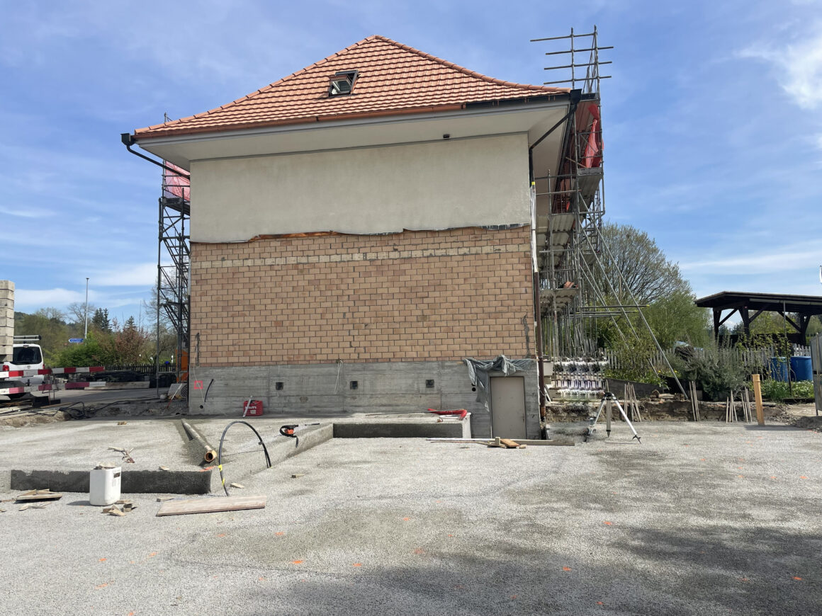 Umbau Wohnhaus mit Einliegerwohnung und Ersatzneubau Magazin in Uesslingen